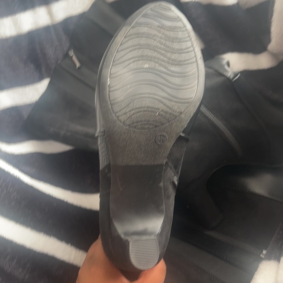 Black high heel boots Size: 9.5 - Picture 4 of 5